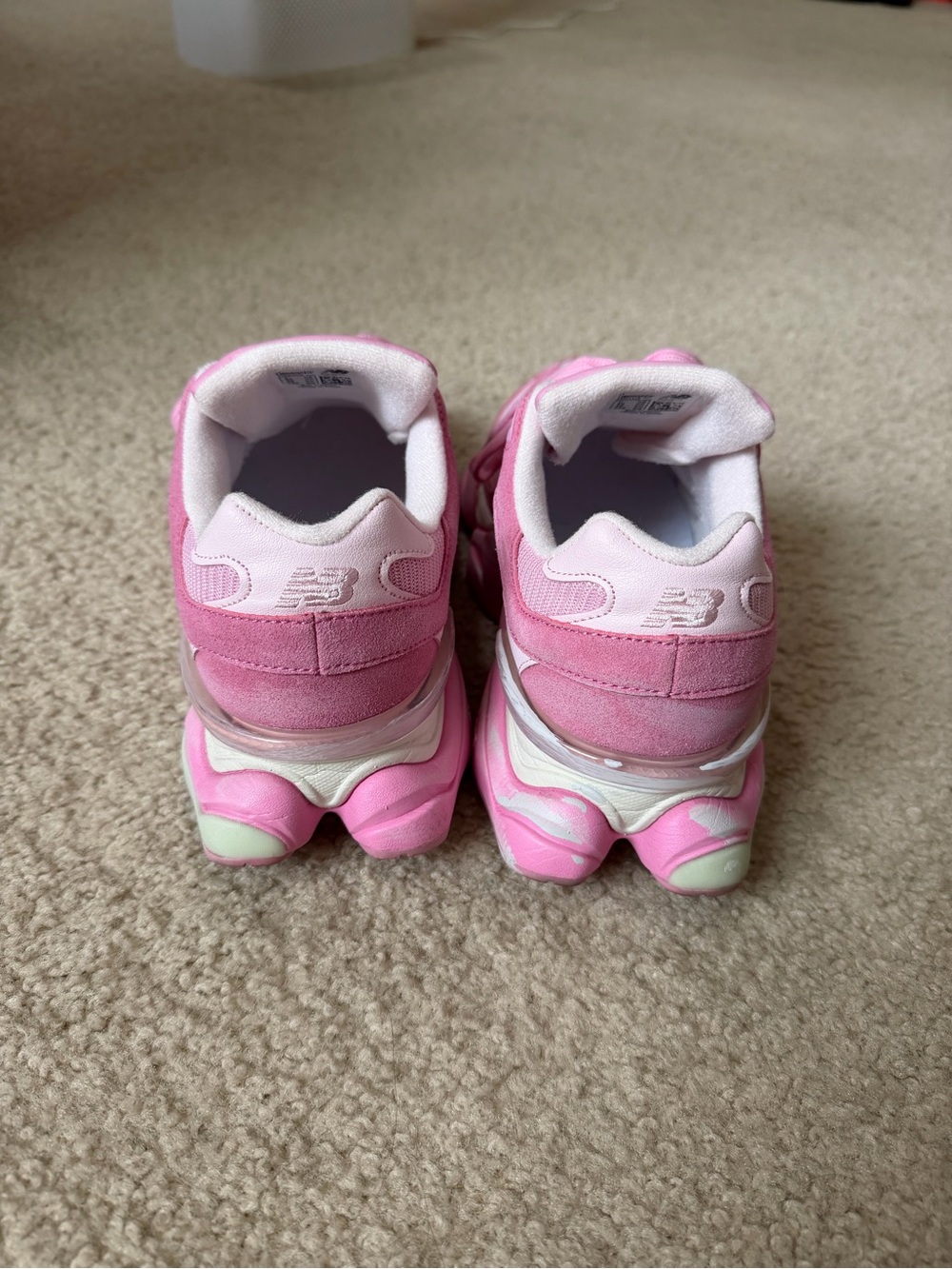 New Balance Pink 9060 Shoes - Picture 4 of 10